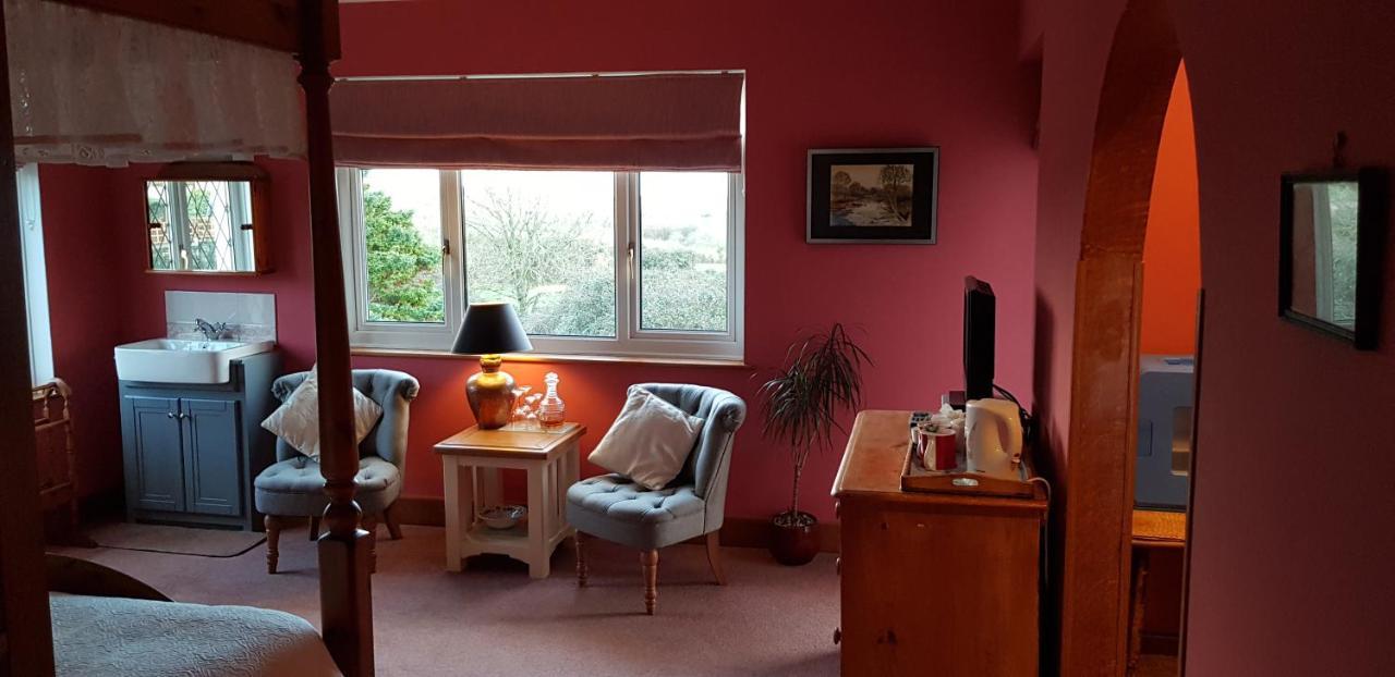 Wychwood House Bed & Breakfast Penally Oda fotoğraf